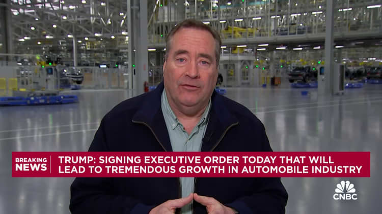 Automotive -bestuurders vertel dat CNBC outomatiese tariewe die motorbedryf in 'n resessie sal plaas