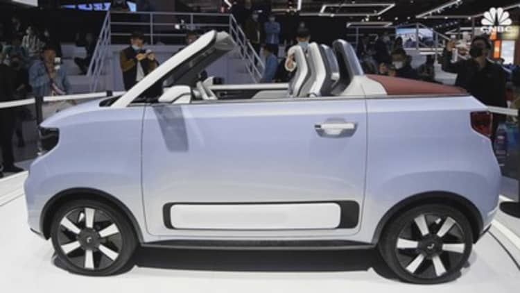 Tesla beset twee van die top drie op China se gewildste lys van elektriese motors