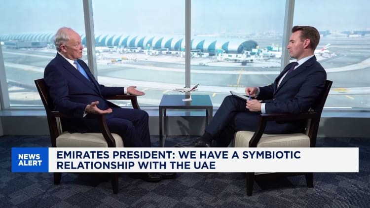 Emirates President waarsku teen 'ongekarteerde gebied' terwyl tariewe wêreldwye lugvaart tref