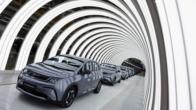Waarom sommige navorsers van elektriese voertuie skepties is oor BYD se vinnig betaalde tegnologie