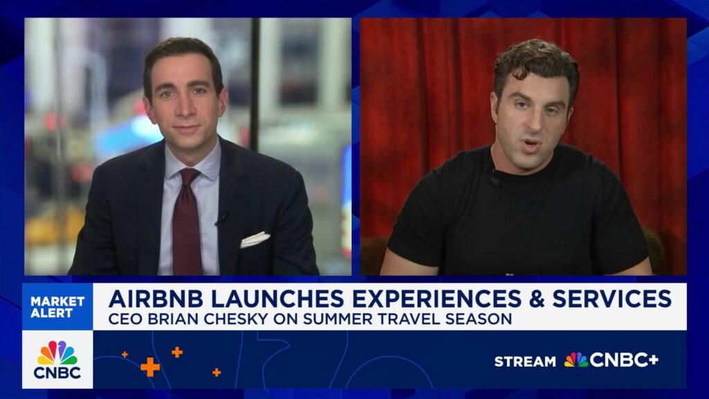 Brian Chesky, uitvoerende hoof van Airbnb: See nog steeds baie geld spandeer ten spyte van kommer oor die ekonomie