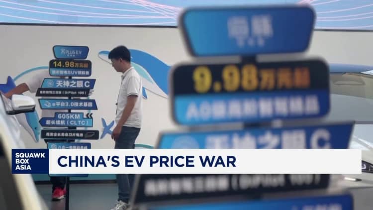 China se prysoorlogvlag van elektriese voertuie kan potensiële finansiële druk in die binnelandse motorbedryf hê