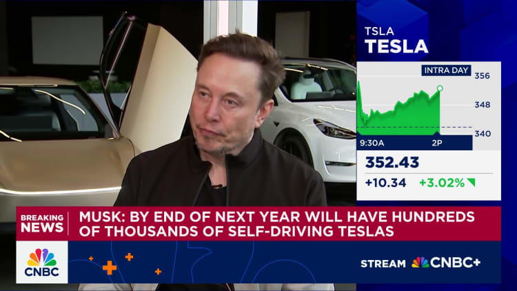 Elon Musk: Aan die einde van volgende jaar sal ons duisende volledige selfbestuurde Teslas hê