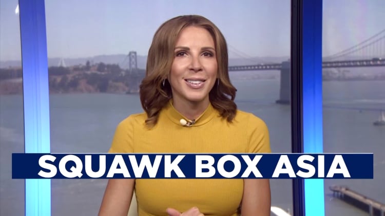 Alfabet is die 10de bestaansjaar, en die beslissing van die Ministerie van Justisie is dreigend, en die opbreek is eindeloos.