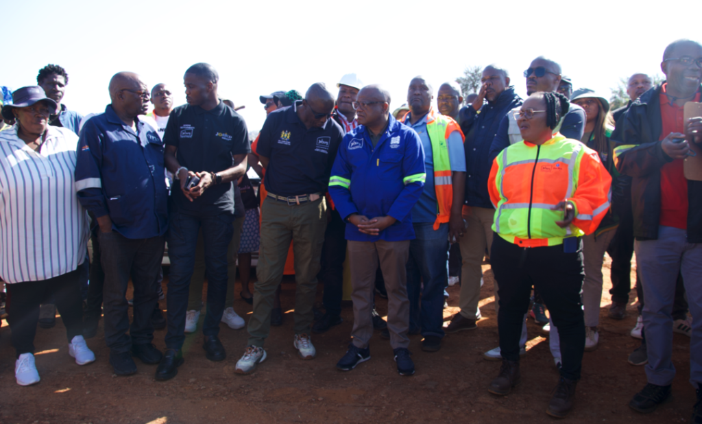 Nuus24 | Horlosie | ‘Behoorlike koördinasie’ tussen stad en kontrakteurs, sê Morero