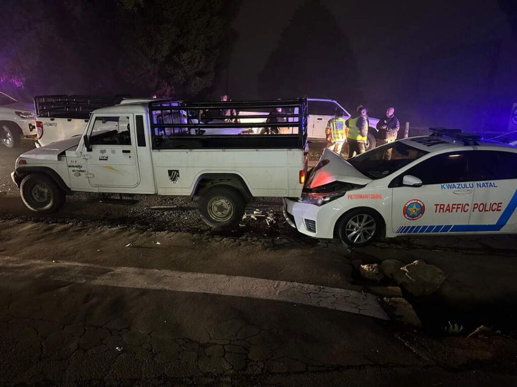 Nuus24 | Chaos as Kzn ‘dronkbestuurder’ gearresteer na veelvuldige botsings, aanranding op verkeerspopie