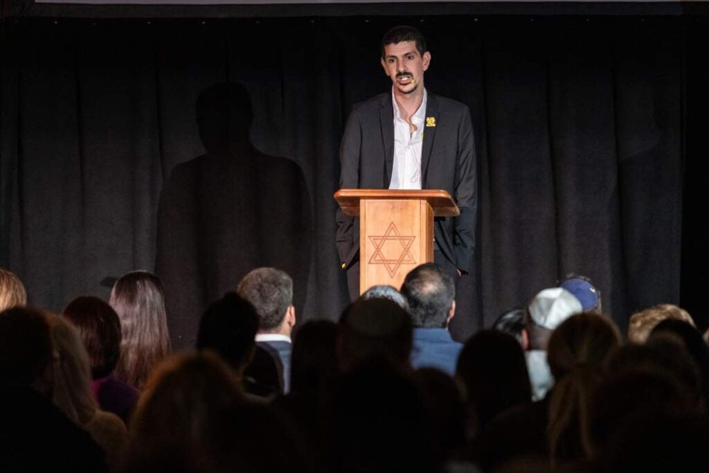 Nuus24 | Freed Hamas gyselaar of Levy deel sy ervaring in Johannesburg: ‘Dit is moeilik, maar dit help’