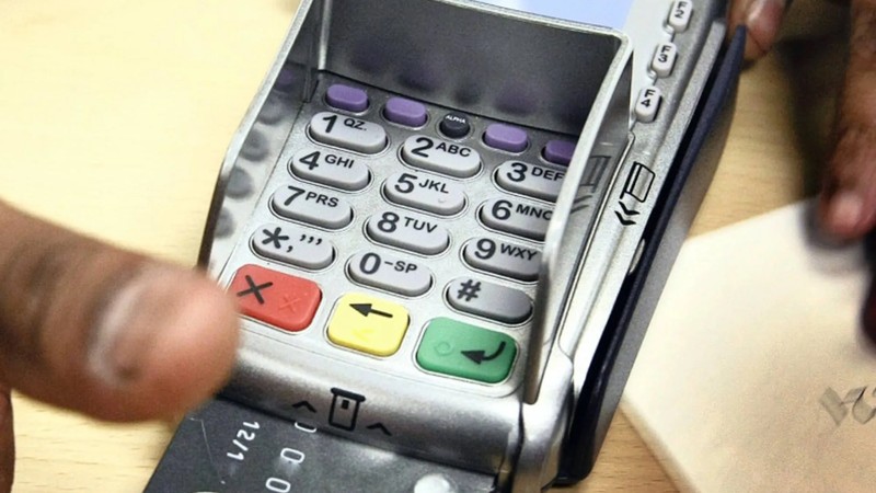 Swipe Surge: Waarom Suid -Afrikaners skielik op hul kredietkaarte leun