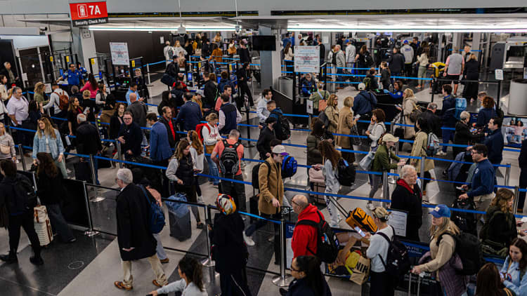 Hoe die regeringssluiting jou lugreisplanne sal beïnvloed