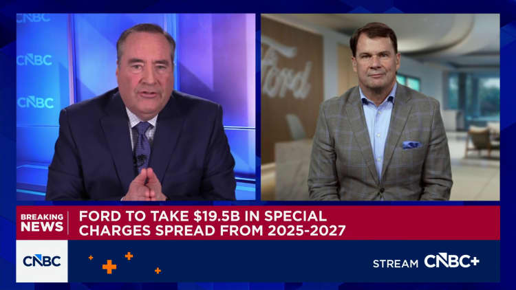 Ford se uitvoerende hoof oor die beëindiging van Ford Lightning EV-produksie: Ons volg markneigings