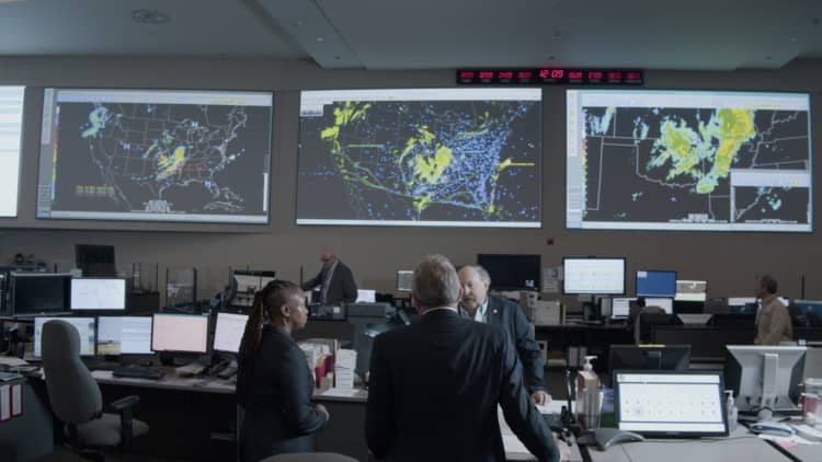 'n Binne-blik op hoe die FAA en lugdienste slegte weer hanteer