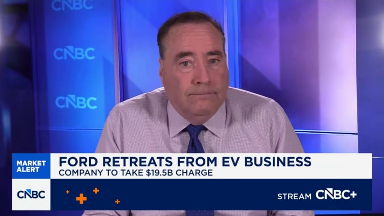 Ford vra $19,5 miljard as strategiese fokus op elektriese voertuie