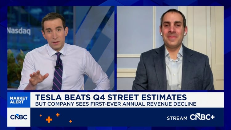 Barclays se Dan Levy sê Tesla se volgende fase van groei is in fisiese KI