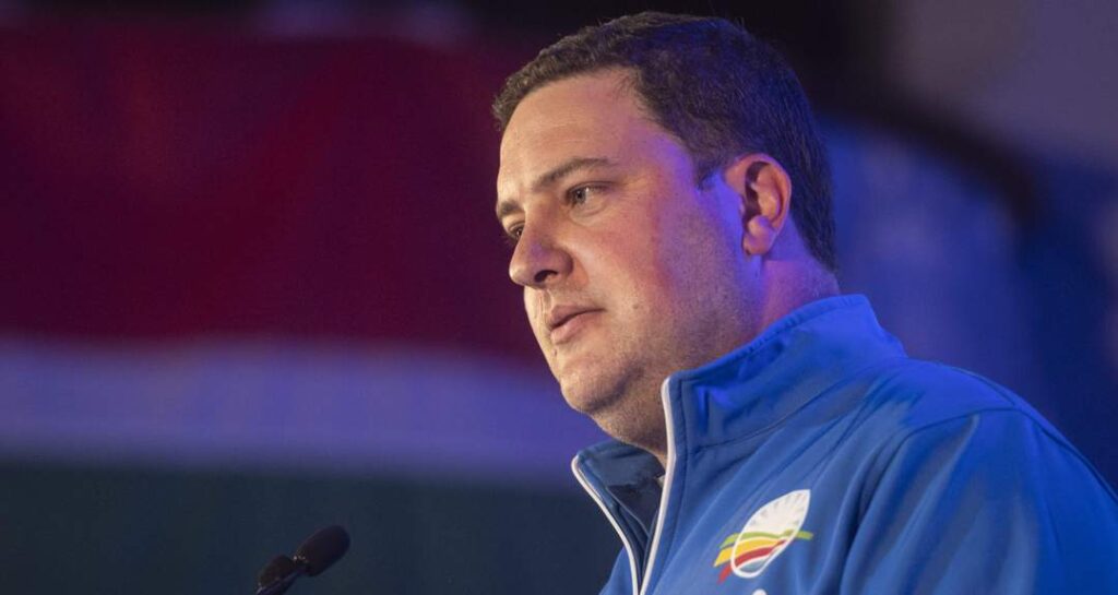 Erfgenaam Geordin! Hill-Lewis loods amptelik bod vir DA-leierskap