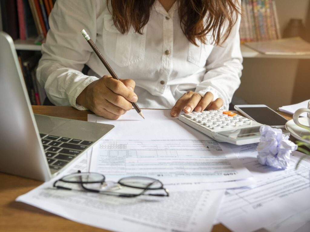 Die meeste Kanadese moet nog belasting indien, wys CRA-data. Hier is vyf wenke om jou aan die gang te kry