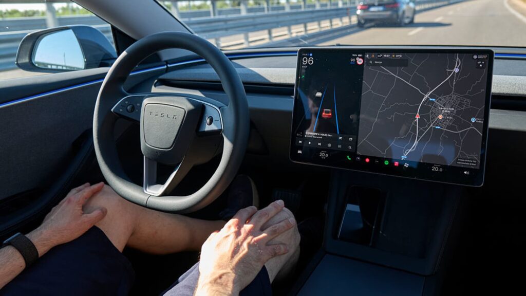 Tesla staar verskerpte NHTSA-ondersoek na FSD in die gesig weens verminderde sigbaarheid