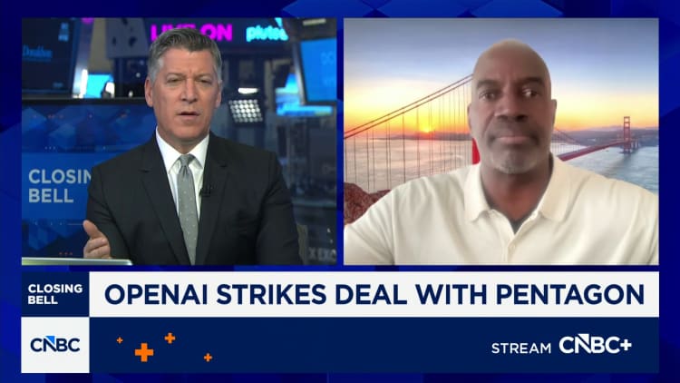 Plexo se Tony: Humans, the Pentagon en die sagteware-verkope is nie afsonderlike stories nie