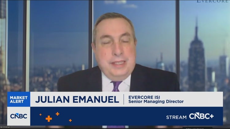 Julian Emanuel: Gas wat $4 per liter nader, is 'n ekonomiese keerpunt