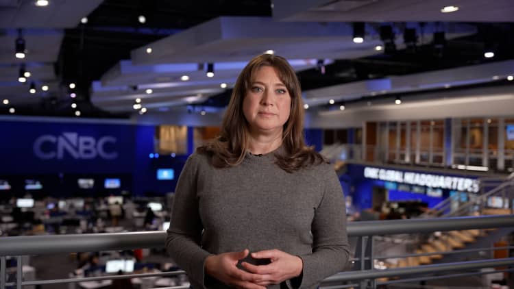 Die oorlog in Iran veroorsaak chaos by die Dubai-lughawe. Hier is wat reisigers moet weet.