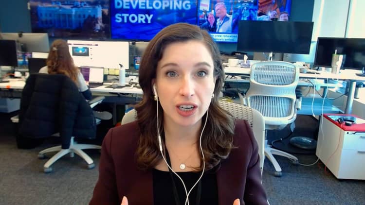 Trump ontplooi ICE-agente na lughawens terwyl die DHS-sluiting voortduur