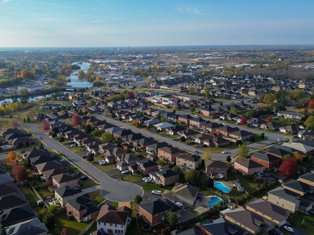 Die huishoudelike skulddiensverhouding het van 2023-hoogtepunte van meer as 15 persent tot ongeveer 14,6 persent in die derde kwartaal van 2025 gedaal. Die huishoudelike skulddiensverhouding het van 2023-hoogtepunte van meer as 15 persent tot ongeveer 14,6 persent in die derde kwartaal van 2025 gedaal.