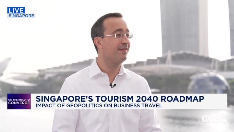 Hoe sal die Midde-Ooste-vlugontwrigtings en valutabewegings toerisme in Asië beïnvloed?