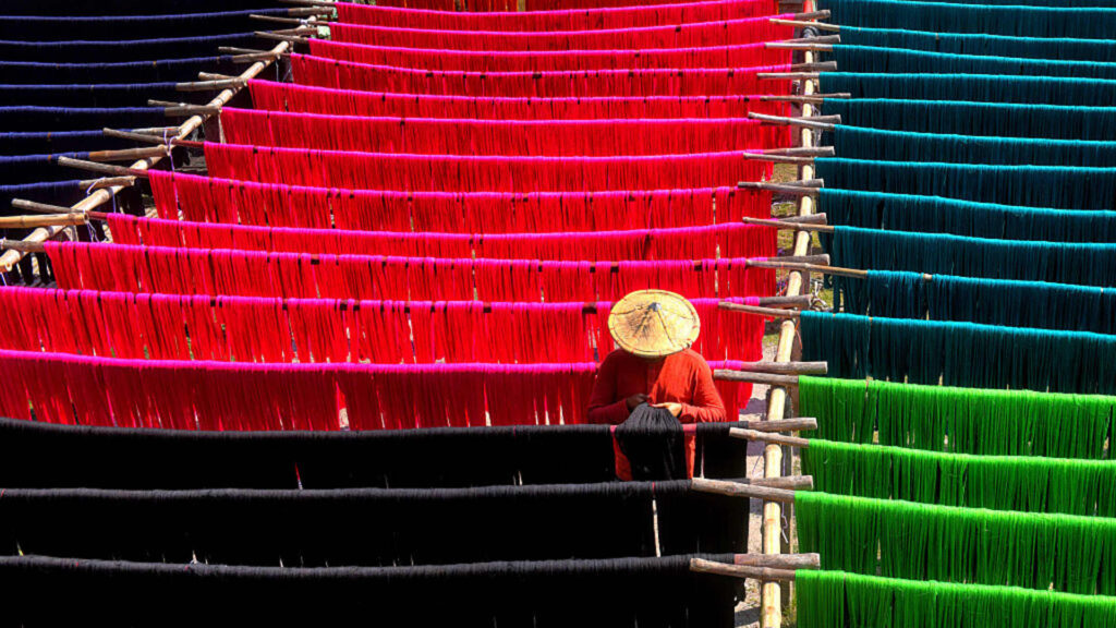 Tariewe en Iran-oorlog bedreig Indië se $100 miljard klere-uitvoerdoelwit