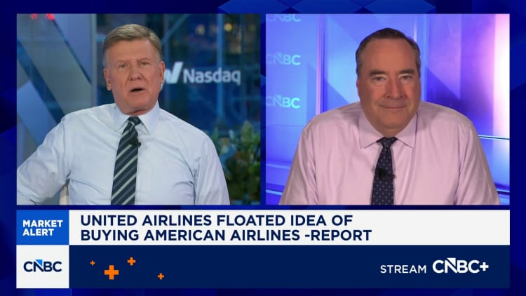 Die departement van vervoer het geen kommentaar oor moontlike United, American Airlines-ooreenkoms nie