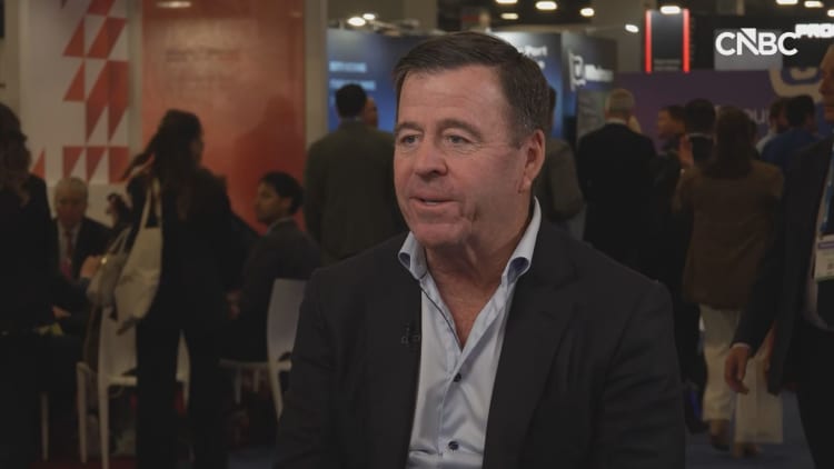 John Chidsey, nuwe uitvoerende hoof van die Norwegian Cruise Line, oor die neem van die stuur