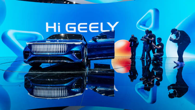 Waarom die Chinese motorvervaardiger Geely goed geposisioneer is in die Amerikaanse mark
