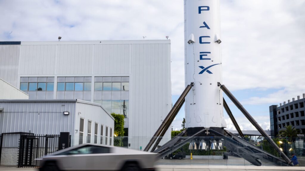SpaceX-Tesla-samesmeltingspraatjies hervat namate Musk-vuurpylmaatskappy naby IPO kom