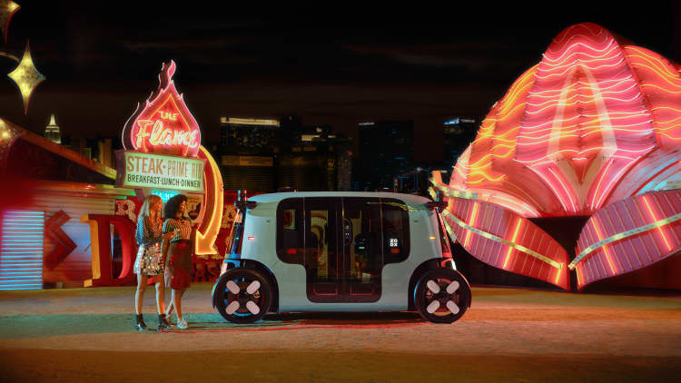 Eksklusief: Amazon het pas Zoox-robottaxi's in Las Vegas bekendgestel, en ons het 'n rit geneem