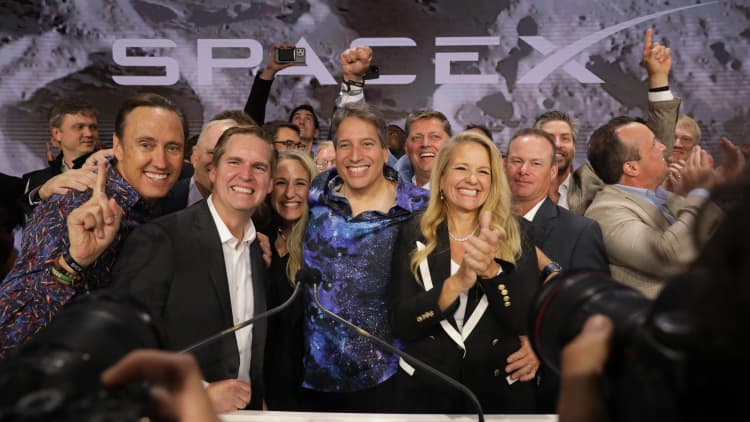 SpaceX-aandele styg ná die grootste IPO ooit. Hier is wat kenners te sê het