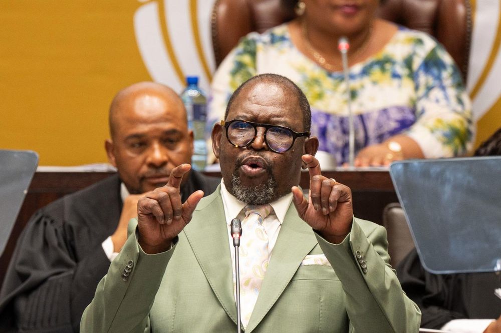 ’n Ope brief aan die Minister van Finansies oor bankbedrog-aanspreeklikheid
