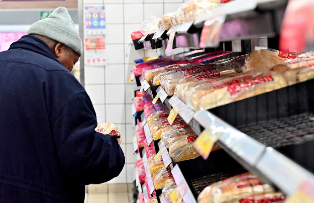 Meer Suid-Afrikaners prioritiseer skuldterugbetaling en besparing te midde van ekonomiese druk