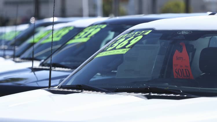 Hoe 'n kleiner motormark alle kopers, nuut of gebruikt, uitdruk