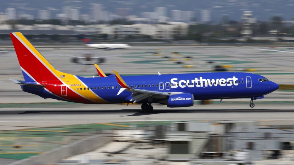 Southwest het vliegtuigbrandstof van Texas na Kalifornië verskeep te midde van voorraadkrisis