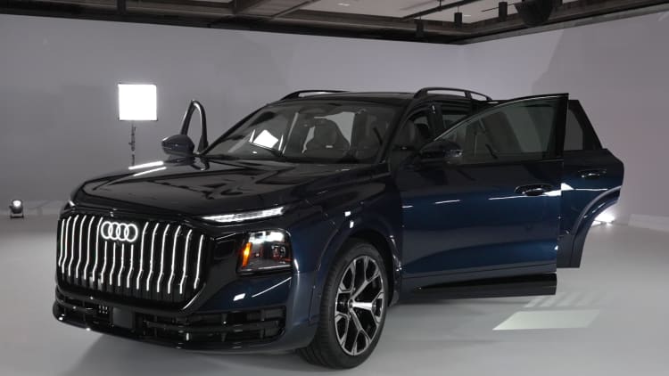 Binne-aansig van Audi se jongste Q9 SUV-bekendstellingsgeleentheid